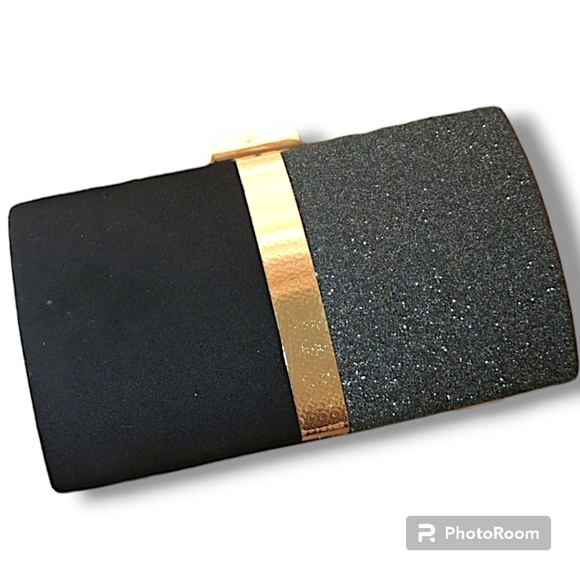 Gorgeous black evening bag with gold details - Picture 1 of 16
